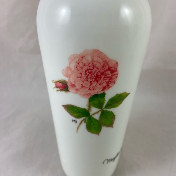 MARJOLEIN BASTIN set of 3 Nature’s Sketchbook Signed Bud Vases Milk Glass 6”Tall - Picture 4 of 14